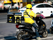 特斯拉Model 3高清官图公布:设计极简 配15英寸大号iPad